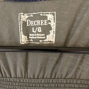 Decree Size L olive green tank top